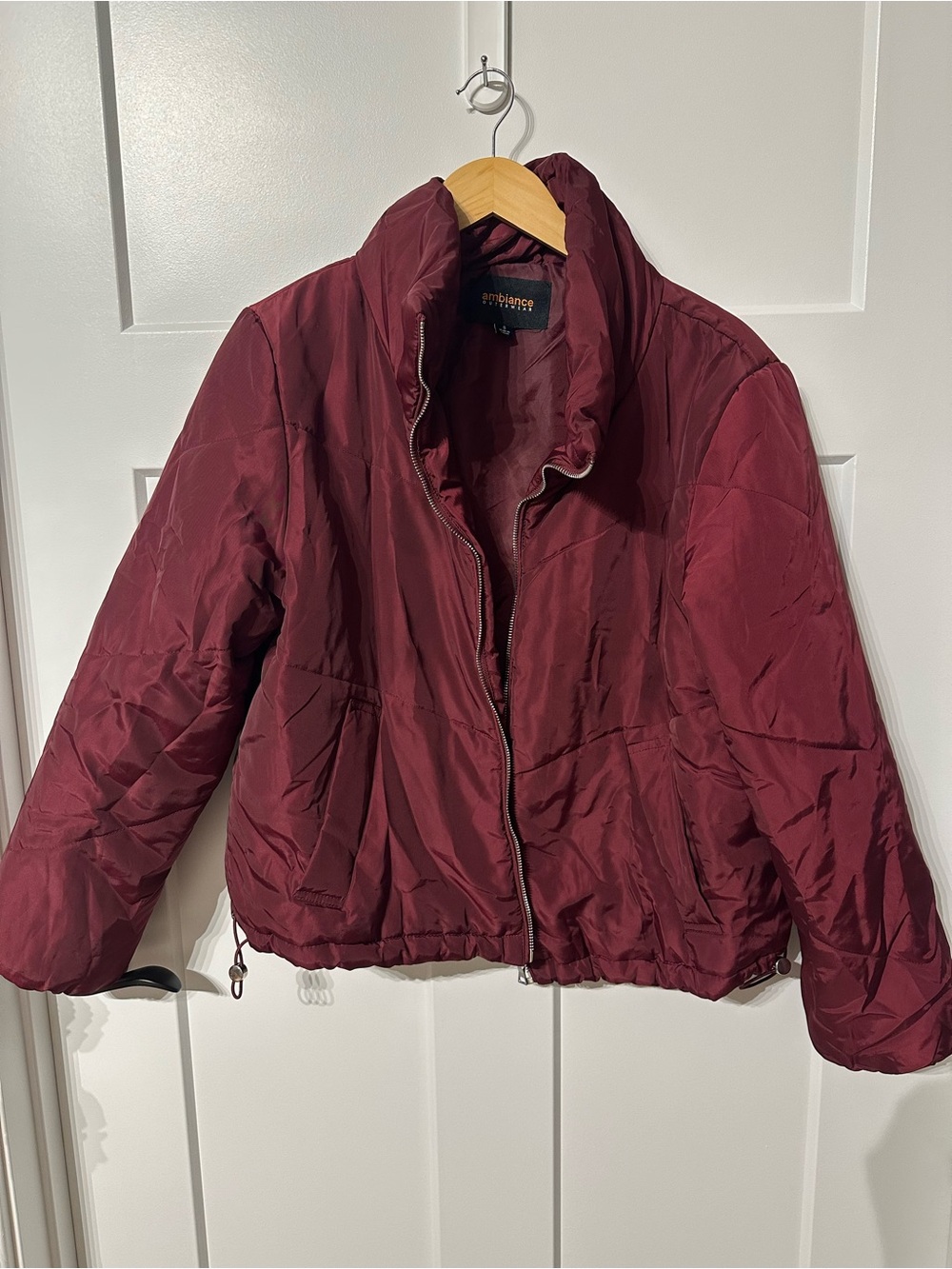 Burgundy Fall Essential puffer jacket in size S. Crop Jacket Down Puffer.